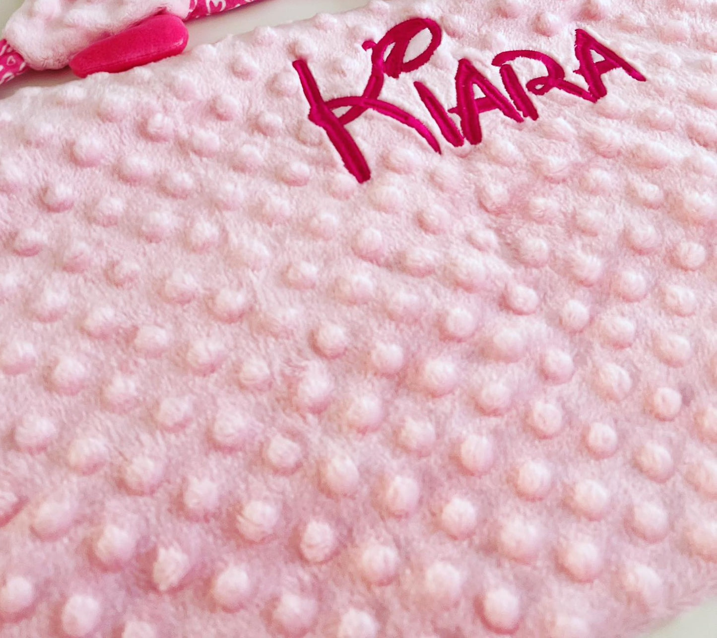 Personalisierte Babydecke mit Stickerei