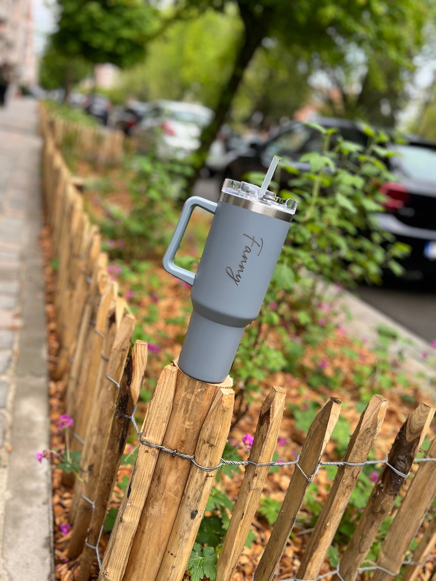 Personalisierter isolierter Edelstahlbecher – Lasergravur